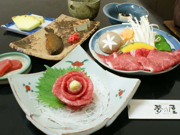 【飛騨牛料理】ご夕食は飛騨牛を心ゆくまでご堪能ください。焼肉と炙りでお楽しみいただけます。
