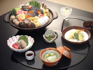 寄せ鍋と会席5品とお部屋食プラン