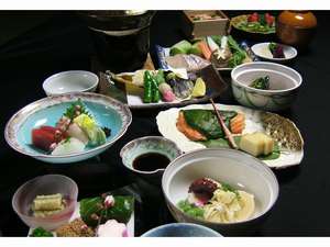 お花見はぜひ京都へ!ご宿泊はぜひ洛兆で!京会席をゆっくり部屋食♪