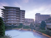 四季を楽しめる日本庭園でくつろぎの休日を