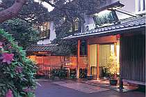 創業75年、純和風数寄屋造りで静かなたたずまい