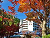 秋の奥飛騨。当館も紅葉に包まれます。 秋の奥飛騨。当館も紅葉に包まれます。