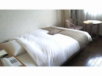 シングルルーム(シモンズ社製140CM幅ダブルベッド完備) シングルルーム(シモンズ社製140CM幅ダブルベッド完備)