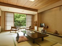 和室一例。中庭をご覧頂けるお部屋がございます。