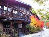 ぐるり360度北アルプスに囲まれた中尾高原に建つ。紅葉露天は無料のの貸切露天で楽しんで ぐるり360度北アルプスに囲まれた中尾高原に建つ。紅葉露天は無料のの貸切露天で楽しんで