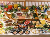 夕食は和洋中バイキング♪手作りのお料理をお楽しみください。