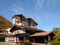 四季の表情豊かな山々に囲まれた鄙の館松乃井 四季の表情豊かな山々に囲まれた鄙の館松乃井