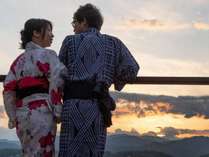 露天風呂付客室のベランダから望む夕陽…大切な人と眺めたい景色です。 露天風呂付客室のベランダから望む夕陽…大切な人と眺めたい景色です。