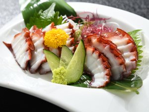 【志津川産たこ刺し】西の明石、東の志津川と呼ばれるタコはアワビを食べておいしく育つ♪(別注可)
