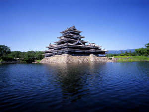 「松本城」現存する五重六階の天守の中で日本最古の国宝のお城