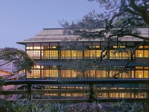 朝夕個室料亭で<森の晩餐>をいただく美食宿 時音の宿湯主一條