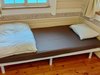 【コテージA】１F約6畳にシングルベッド1台