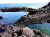 ◆「大淀小淀（おおよどこよど）」。海に溶岩が流れ込むことで形成された天然の海水プールです。
